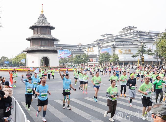 2025扬州鉴真半程马拉松燃情起跑 2025扬州鉴真半程马拉松燃情起跑